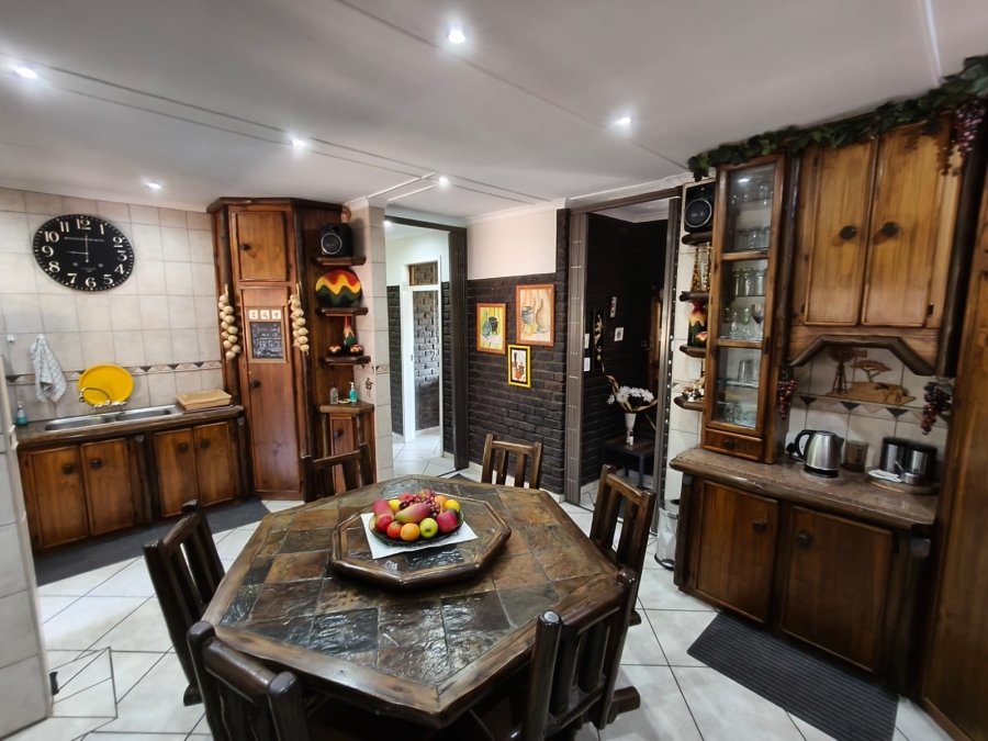 4 Bedroom Property for Sale in Safari Gardens North West